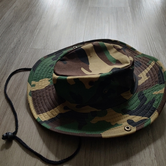 New camouflage hat - Picture 5 of 5